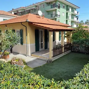 La Casetta Con Giardino A 30 M Dal Mare San Bartolomeo Al Mare